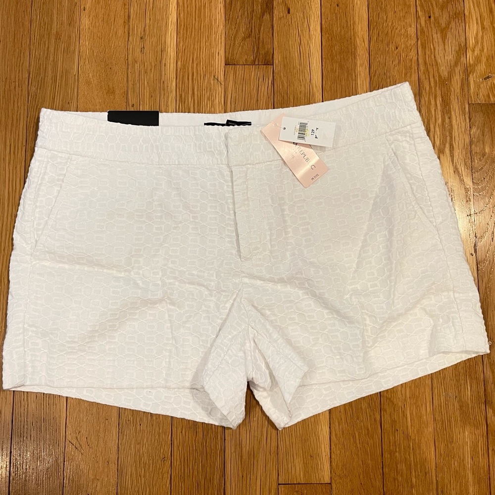 BANANA REPUBLIC Hampton Fit White Shorts size 12 Petite 3” inseam 100% Cotton
